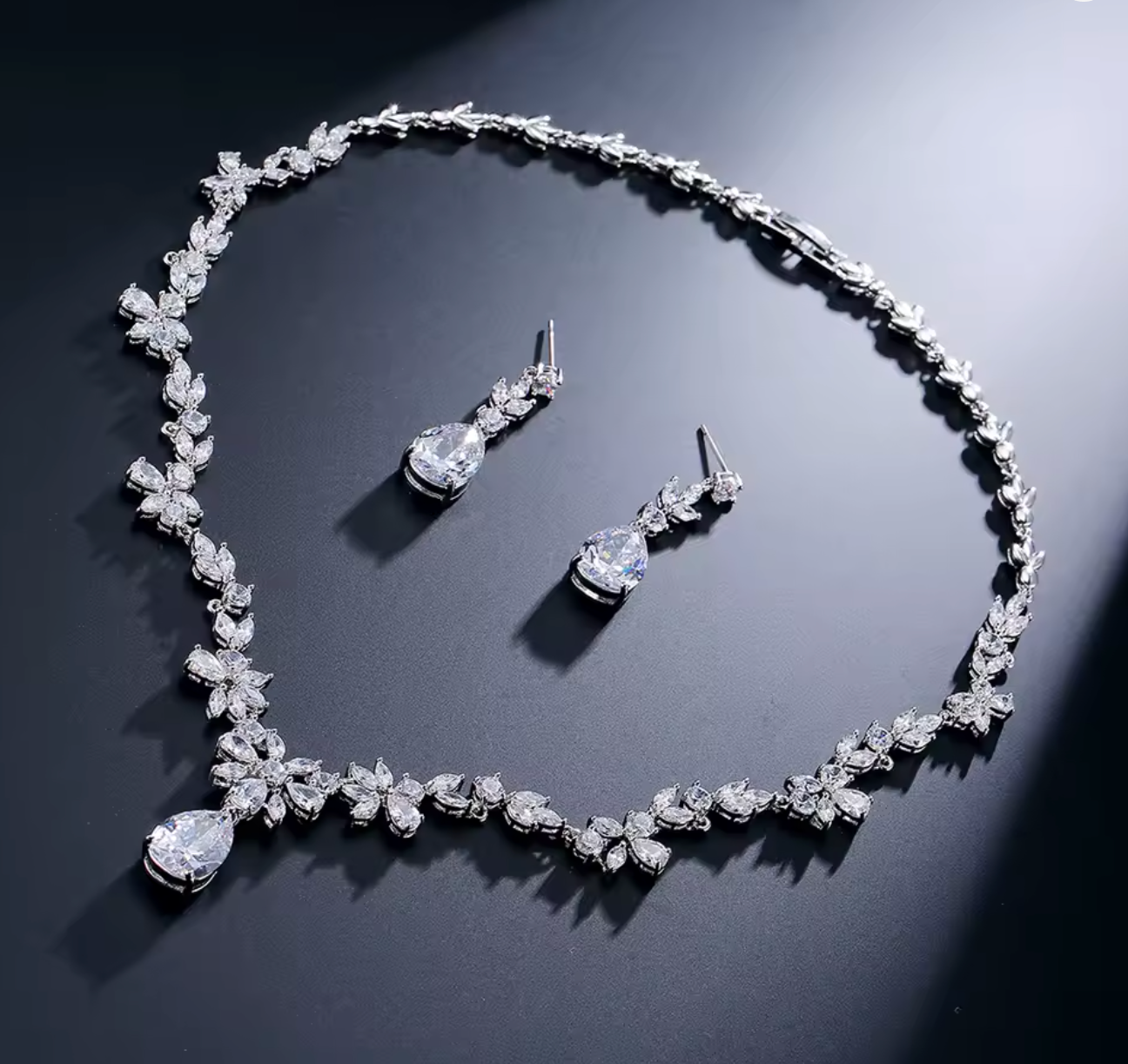Gorgeous Crystal Earrings & Necklace Set