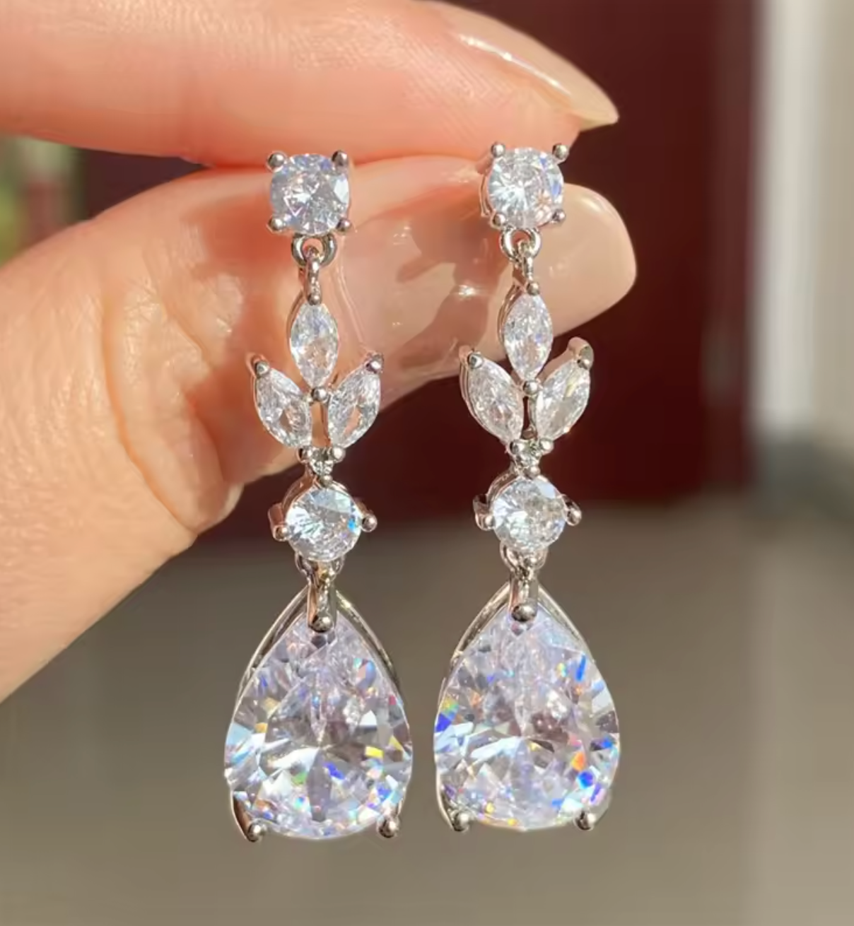 Gorgeous Crystal Earrings & Necklace Set