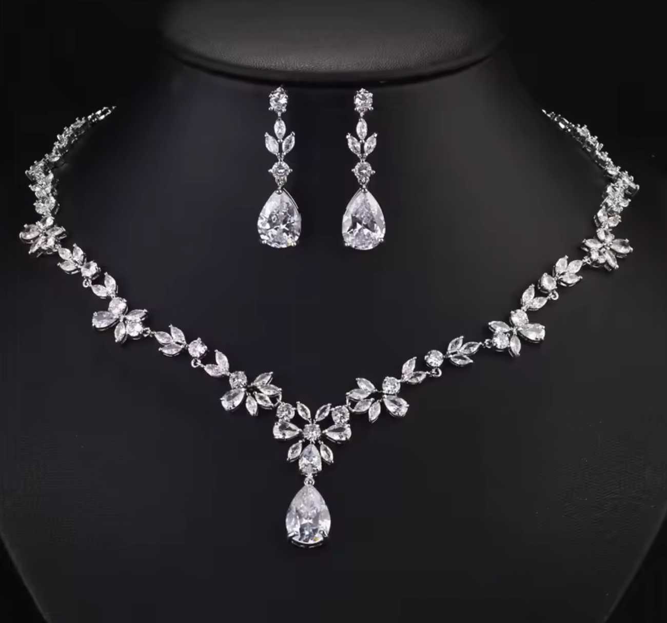 Gorgeous Crystal Earrings & Necklace Set